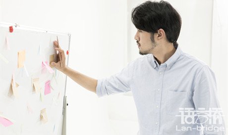 日語(yǔ)陪同翻譯多少錢(qián)一天